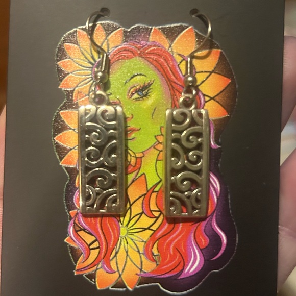 Ravether3volution Silver hypoallergenic filigree earrings. - Picture 3 of 3